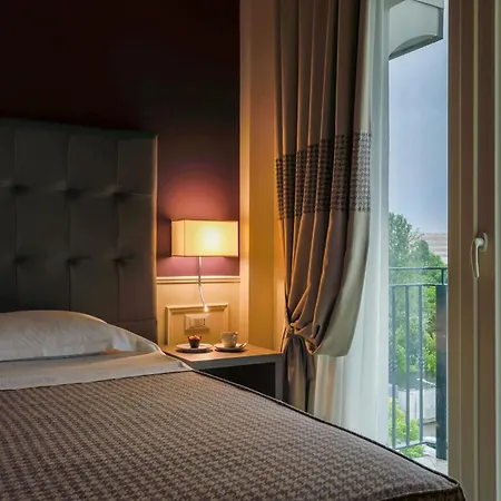 מלון Savoia Regency 4*