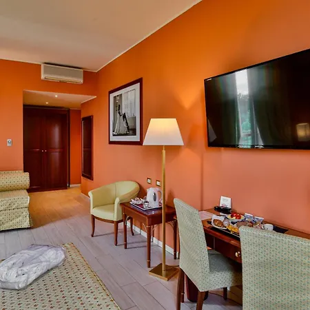 Savoia Regency מלון 4*