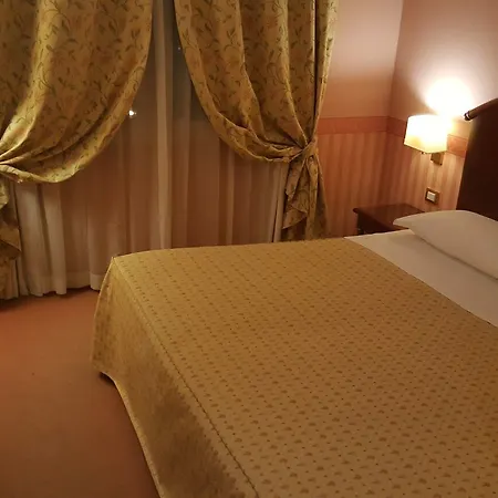 מלון Savoia Regency